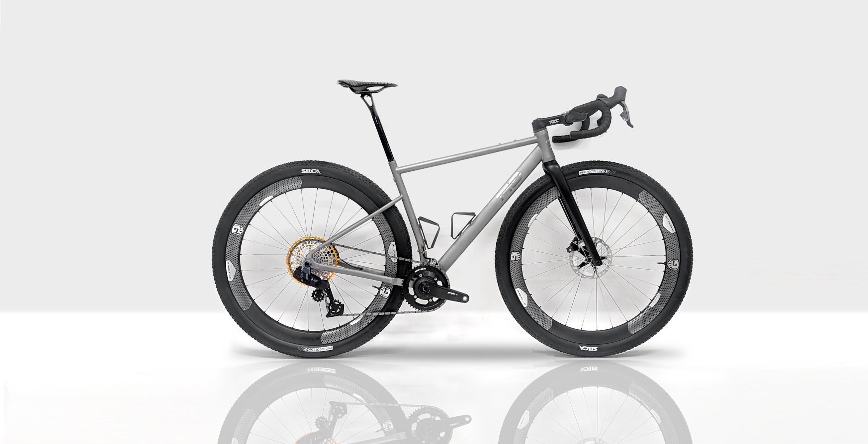 T Red Tritone 32"